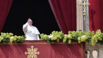 Francis urges ‘all people of all nations’ to silence sound of arms this Christmas