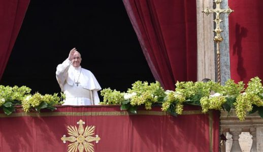 Francis urges ‘all people of all nations’ to silence sound of arms this Christmas