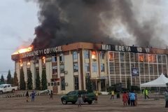 Fire engulfs Yaoundé City Hall amid fears of a military coup