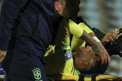 Football: Neymar has torn knee ligament, facing surgery