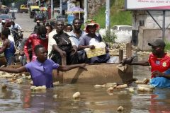 Congo-Démocratique: Chaos in Kinshasa as river rises to near-record level