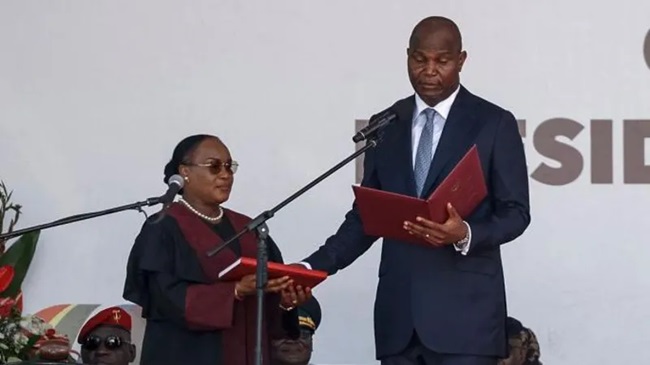 Mozambique:  new president sworn in despite opposition boycott